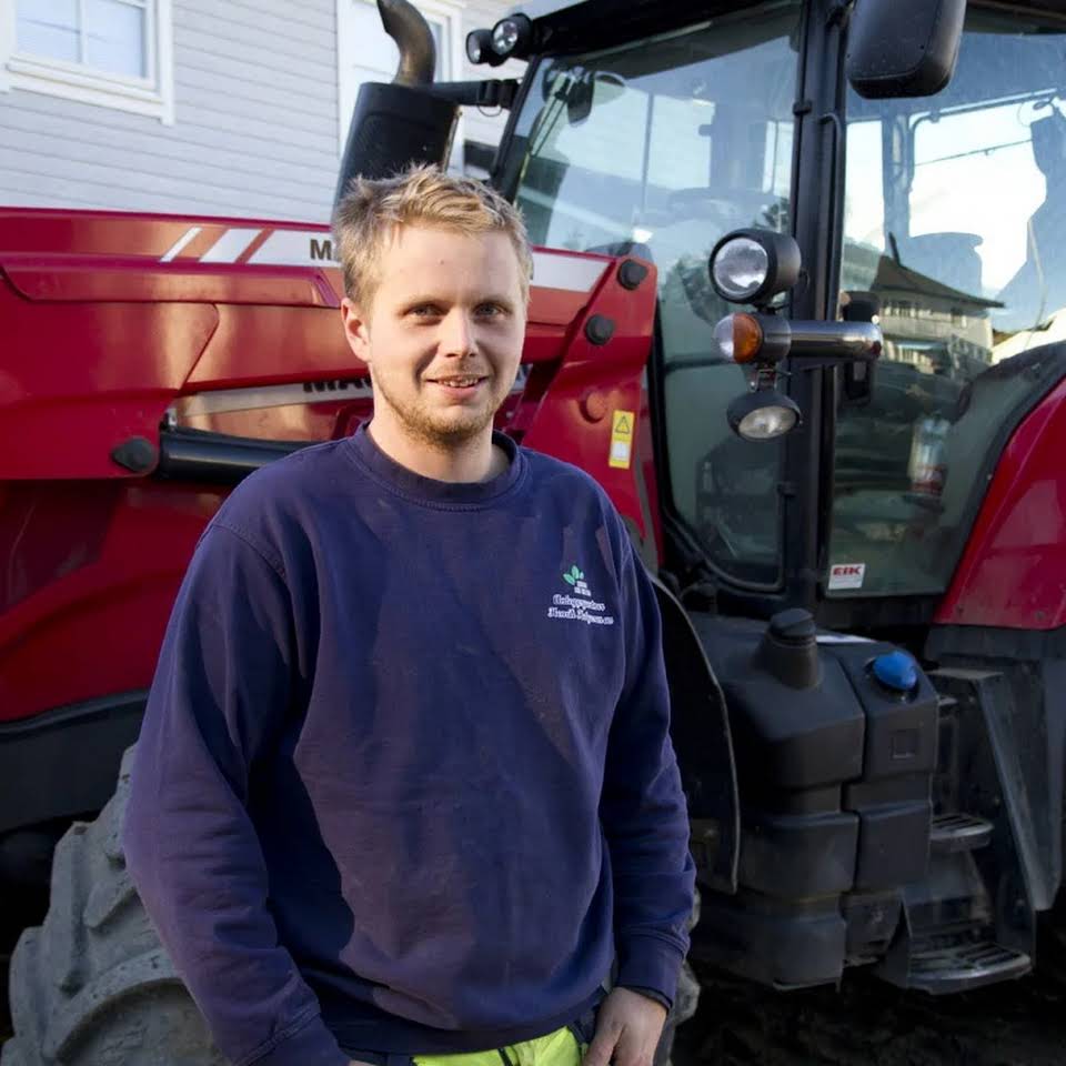 Helge med gravemaskin